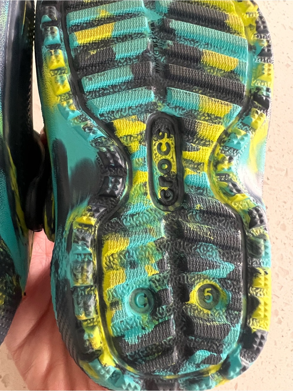 Crocs Kids Tie-Dye Foam Clog - Black, Yellow & Teal - Picture 4 of 6